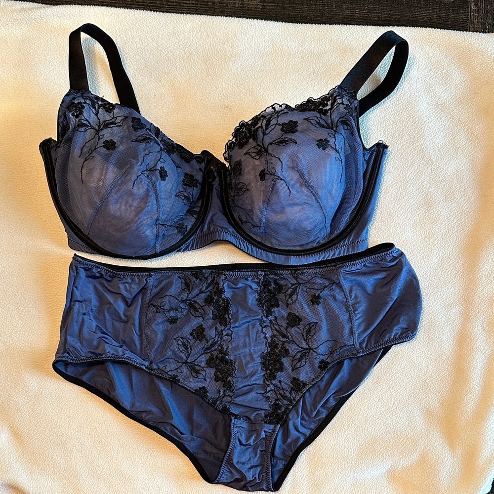Elegant Navy Blue Lace Bra and Panty Set SIZE 38F (DDD)